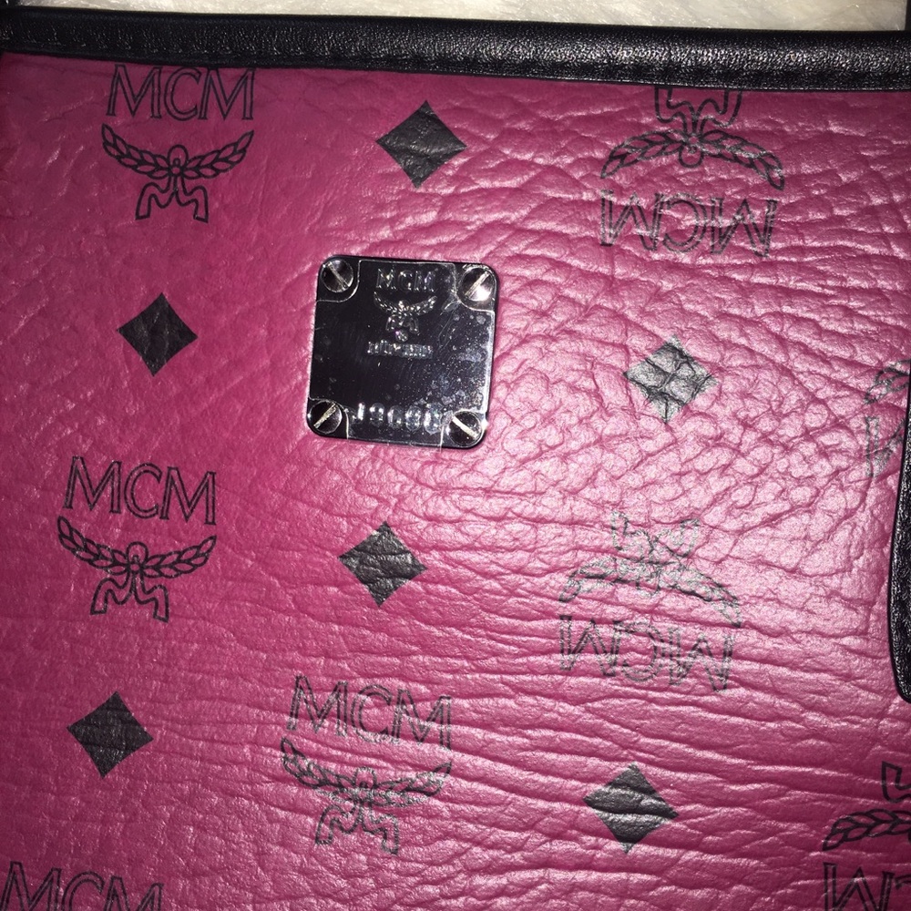 🔥RARE🔥 MCM Anya Scooter Red Canvas Leather Tote - Picture 5 of 7